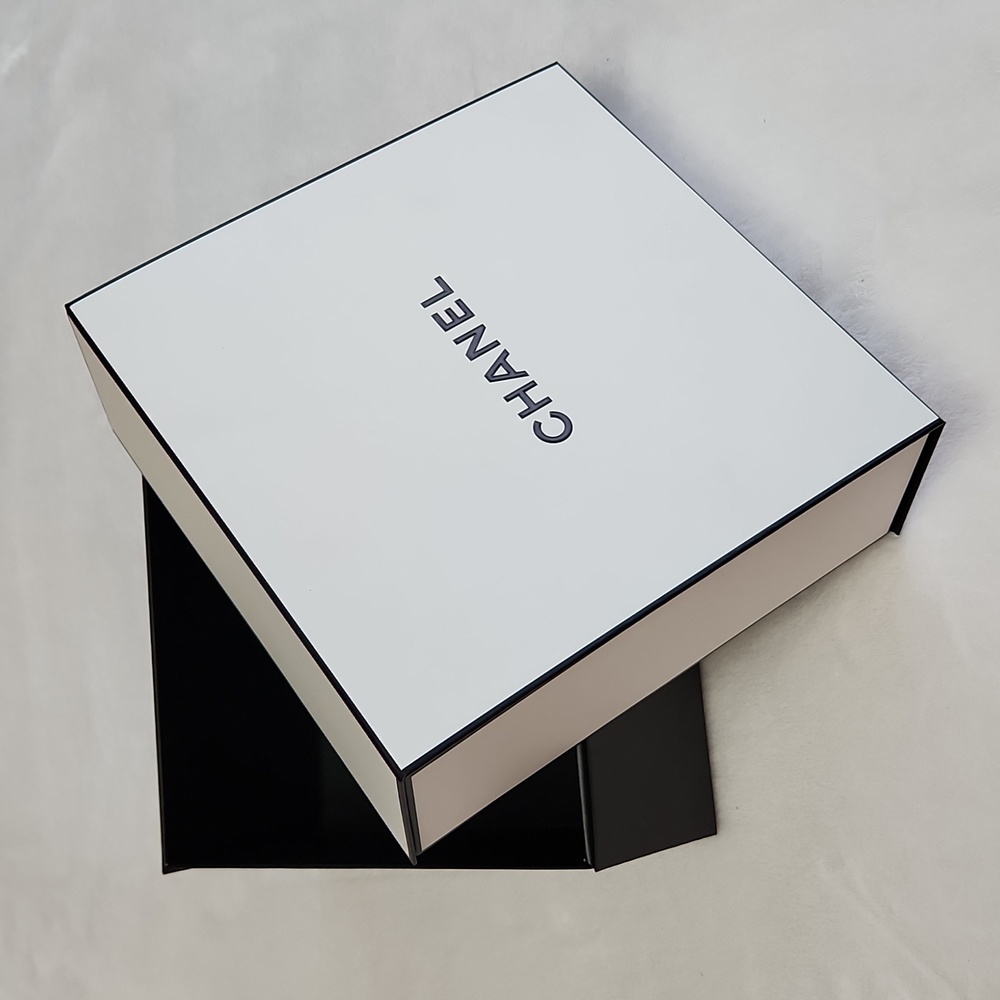 Chanel Gift Box 🎁 Black and White New